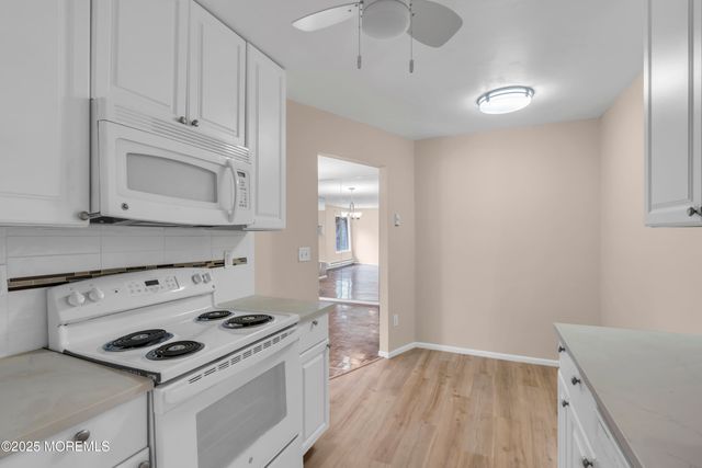 30 Meadow Green Circle F, Manalapan, NJ 07726