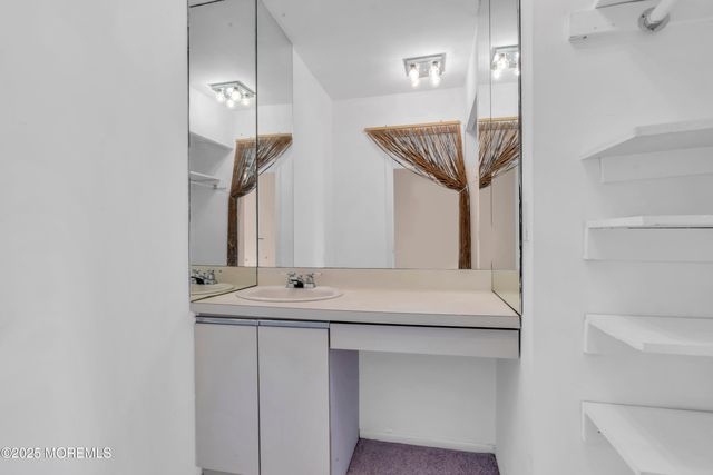 30 Meadow Green Circle F, Manalapan, NJ 07726