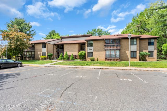30 Meadow Green Circle F, Manalapan, NJ 07726