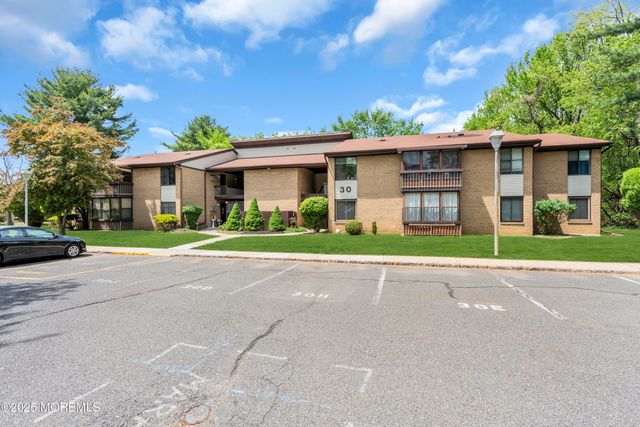 30 Meadow Green Circle F, Manalapan, NJ 07726