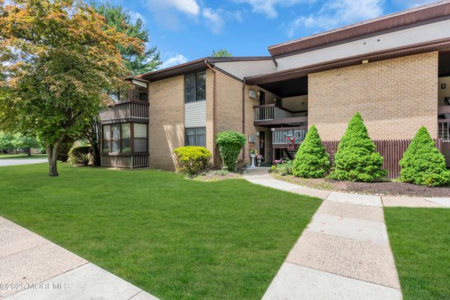 30 Meadow Green Circle F, Manalapan, NJ 07726