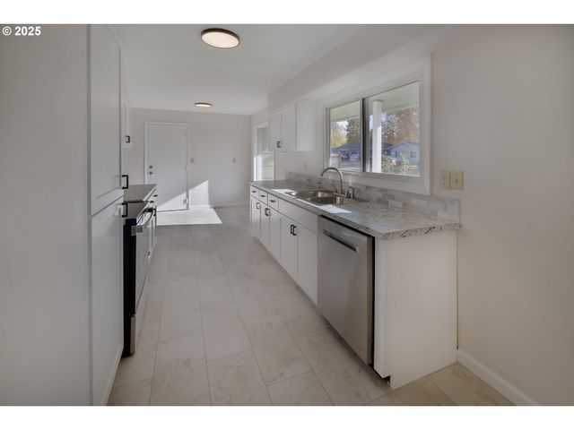 3113 HAMMEL St Ne, Salem, OR 97301