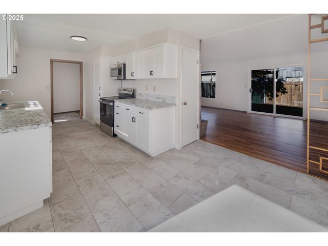 3113 HAMMEL St Ne, Salem, OR 97301