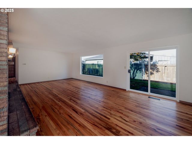 3113 HAMMEL St Ne, Salem, OR 97301