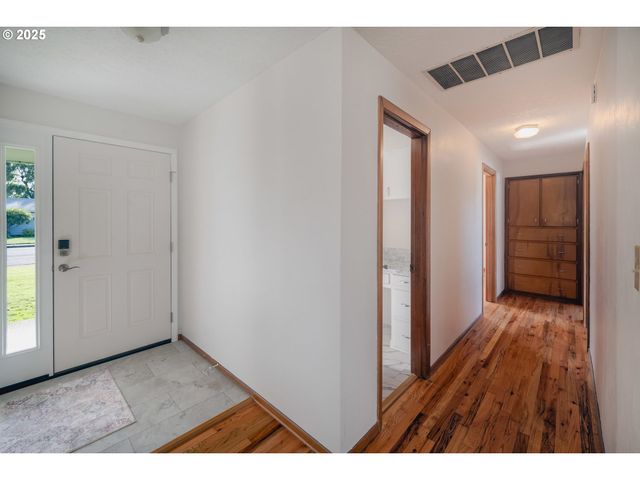 3113 HAMMEL St Ne, Salem, OR 97301