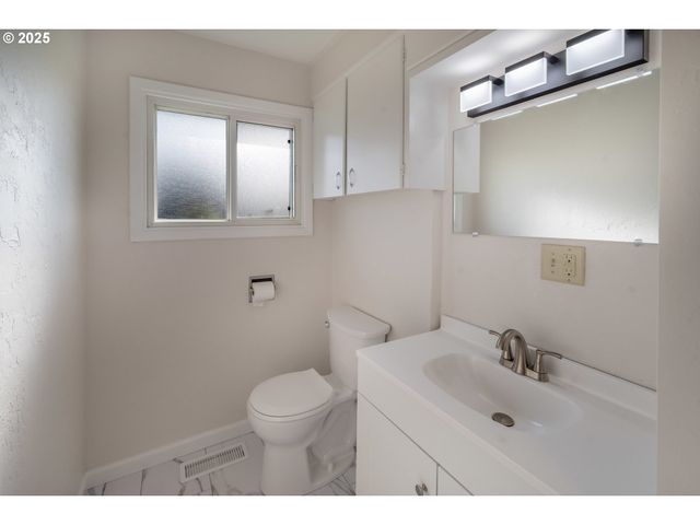 3113 HAMMEL St Ne, Salem, OR 97301