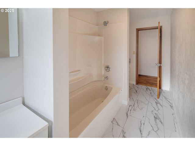 3113 HAMMEL St Ne, Salem, OR 97301