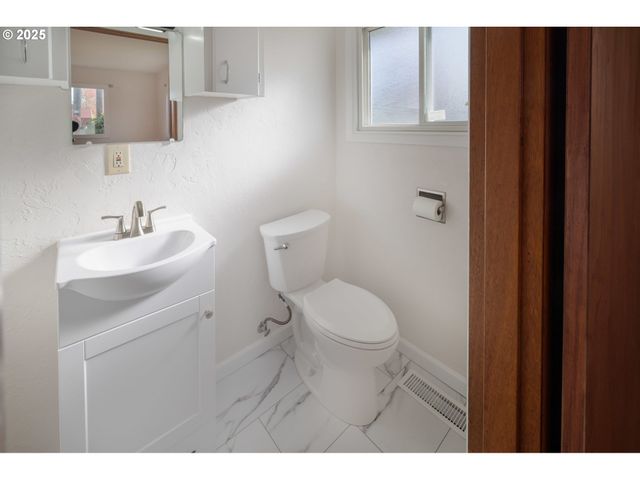 3113 HAMMEL St Ne, Salem, OR 97301