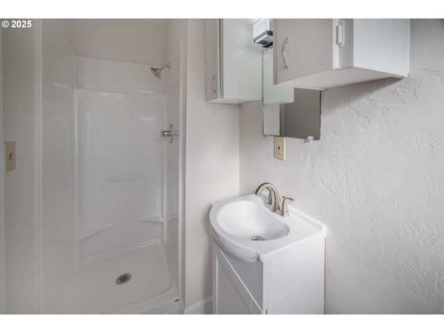 3113 HAMMEL St Ne, Salem, OR 97301