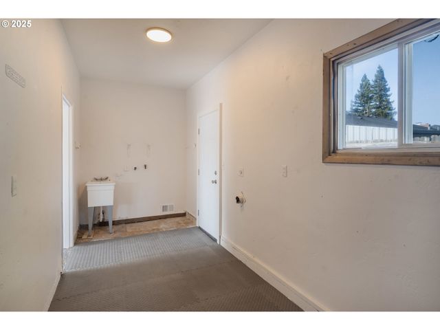 3113 HAMMEL St Ne, Salem, OR 97301