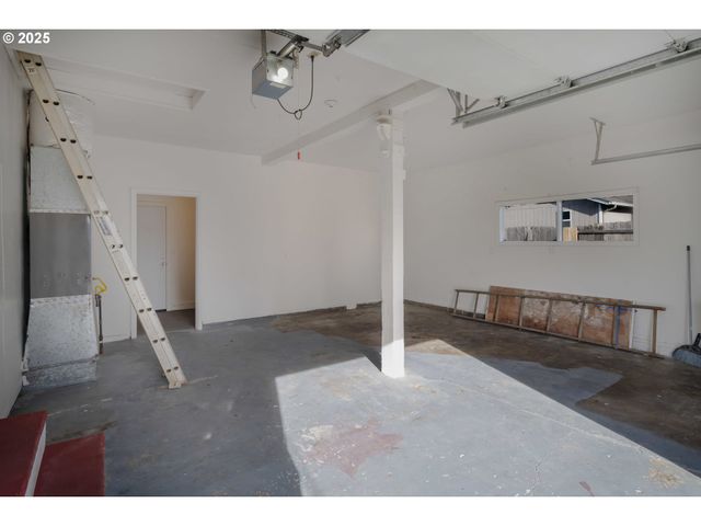 3113 HAMMEL St Ne, Salem, OR 97301