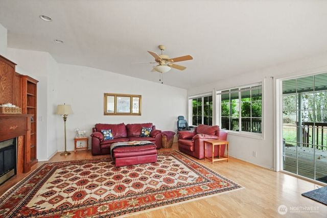 349 Imboden Road, Castle Rock, WA 98611