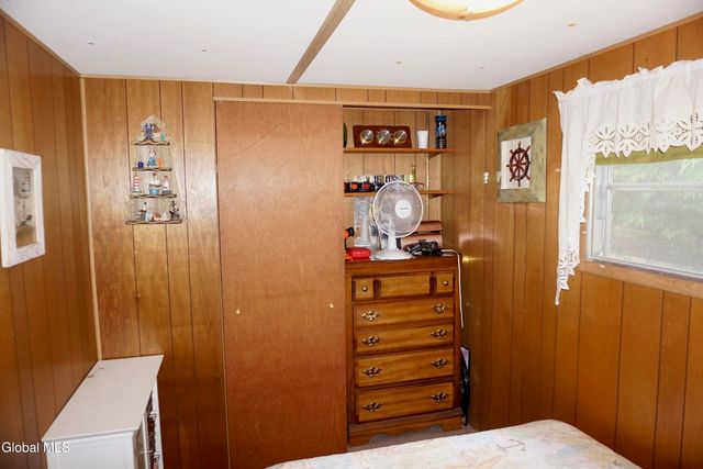 15 Upper Heights Road, Edinburg, NY 12835