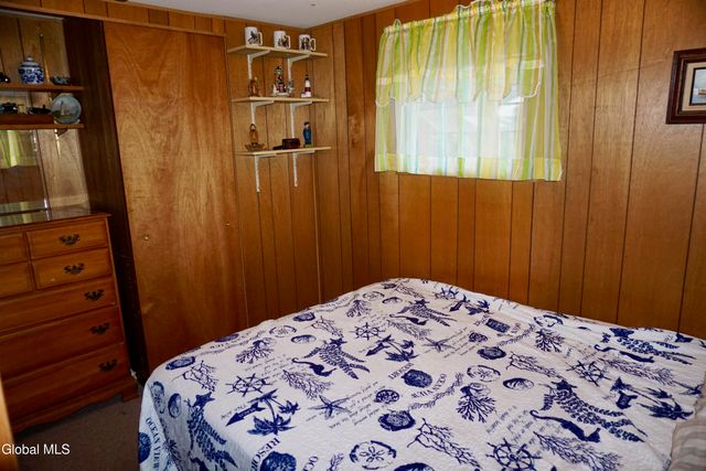 15 Upper Heights Road, Edinburg, NY 12835