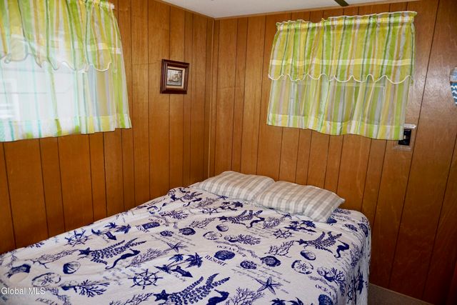 15 Upper Heights Road, Edinburg, NY 12835