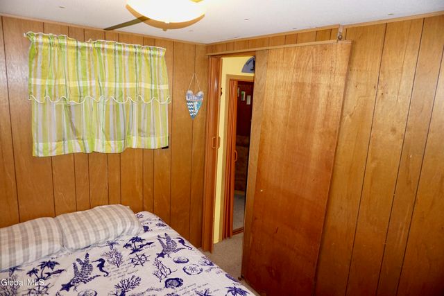 15 Upper Heights Road, Edinburg, NY 12835