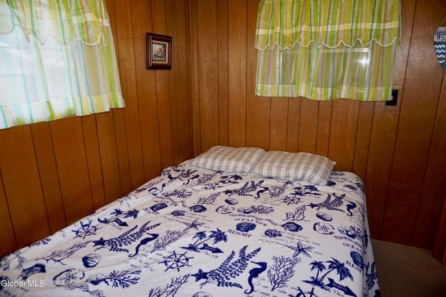 15 Upper Heights Road, Edinburg, NY 12835