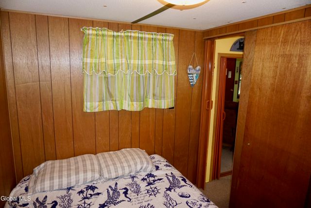 15 Upper Heights Road, Edinburg, NY 12835