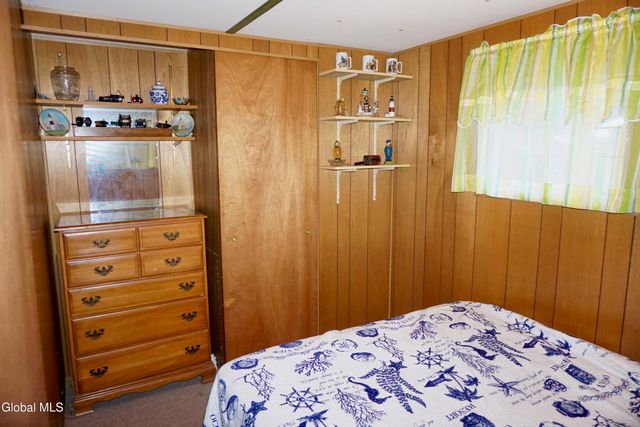 15 Upper Heights Road, Edinburg, NY 12835