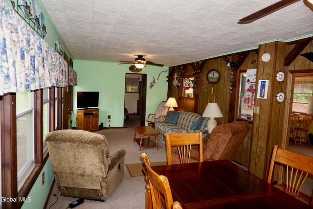 15 Upper Heights Road, Edinburg, NY 12835