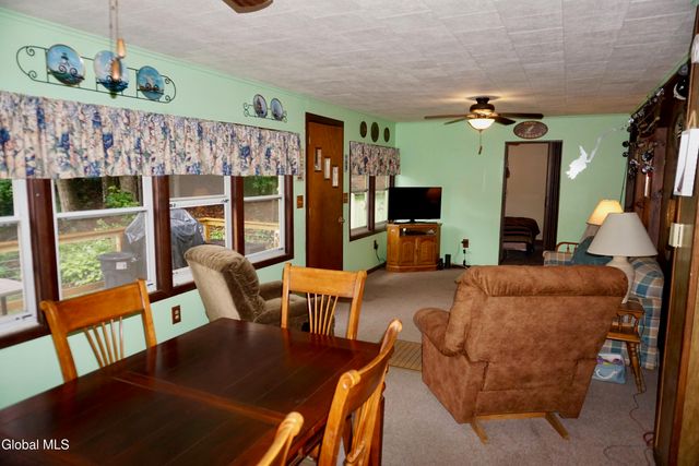 15 Upper Heights Road, Edinburg, NY 12835