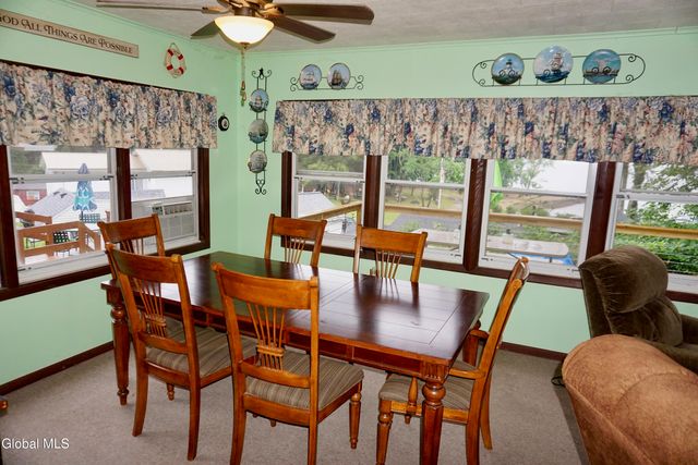 15 Upper Heights Road, Edinburg, NY 12835