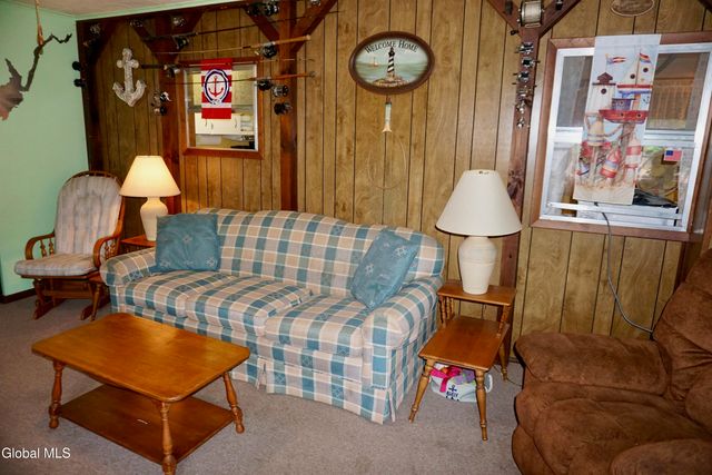 15 Upper Heights Road, Edinburg, NY 12835