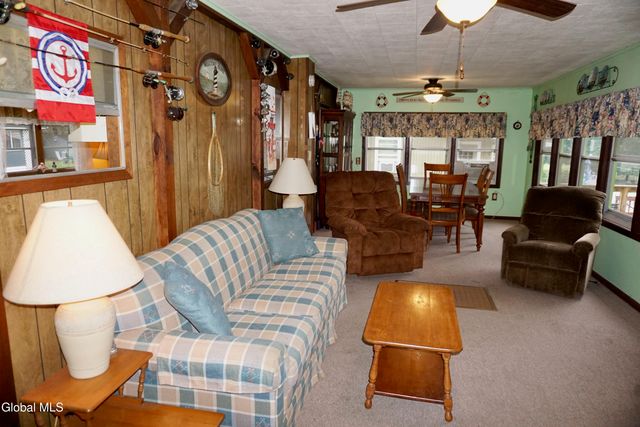 15 Upper Heights Road, Edinburg, NY 12835