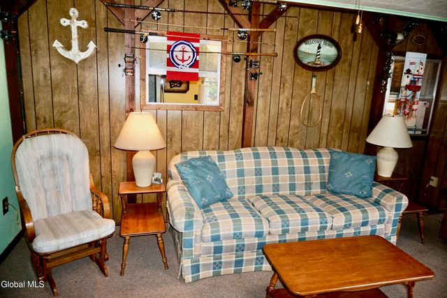 15 Upper Heights Road, Edinburg, NY 12835