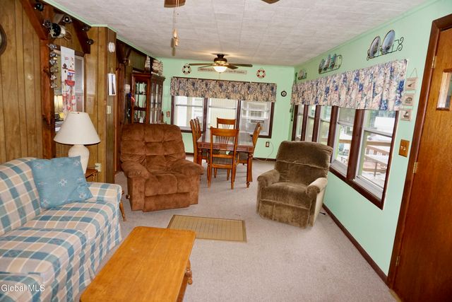 15 Upper Heights Road, Edinburg, NY 12835