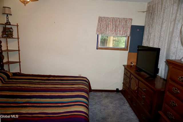 15 Upper Heights Road, Edinburg, NY 12835