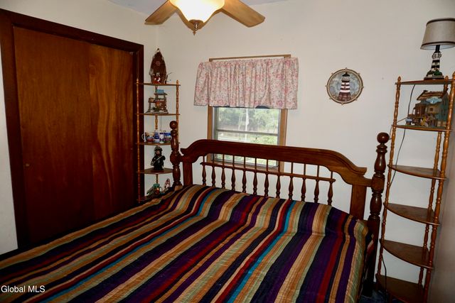 15 Upper Heights Road, Edinburg, NY 12835