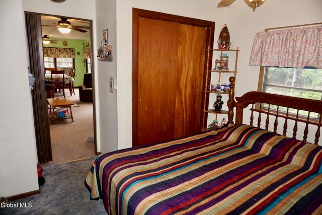 15 Upper Heights Road, Edinburg, NY 12835