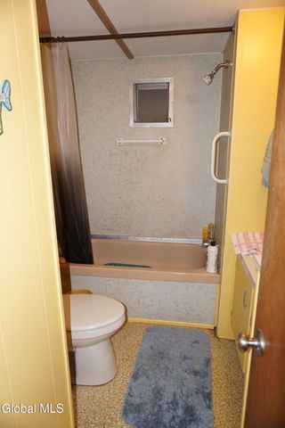 15 Upper Heights Road, Edinburg, NY 12835