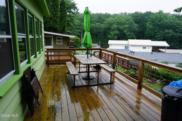 15 Upper Heights Road, Edinburg, NY 12835