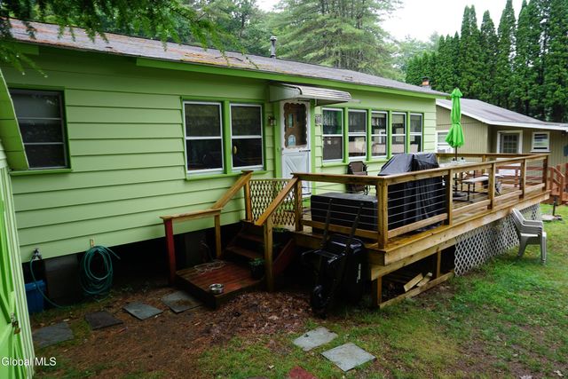 15 Upper Heights Road, Edinburg, NY 12835