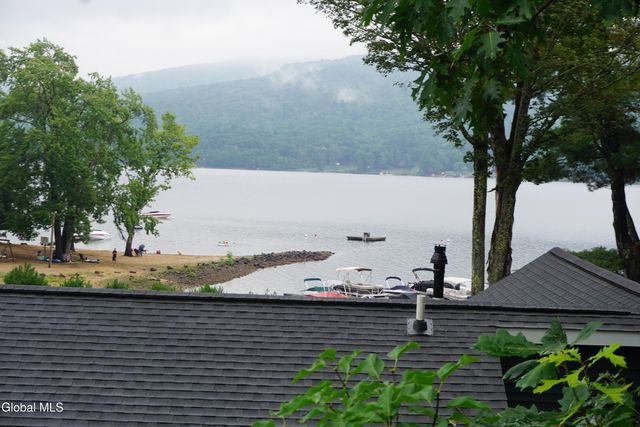 15 Upper Heights Road, Edinburg, NY 12835