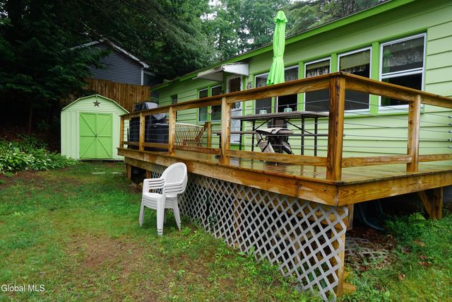 15 Upper Heights Road, Edinburg, NY 12835