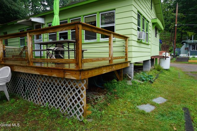 15 Upper Heights Road, Edinburg, NY 12835