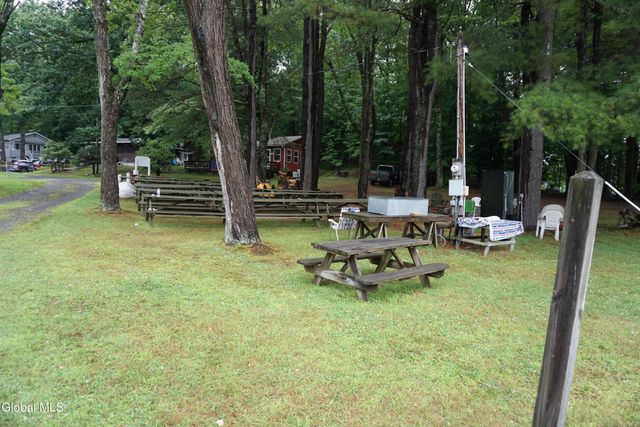 15 Upper Heights Road, Edinburg, NY 12835