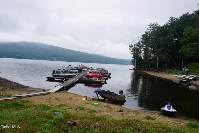 15 Upper Heights Road, Edinburg, NY 12835