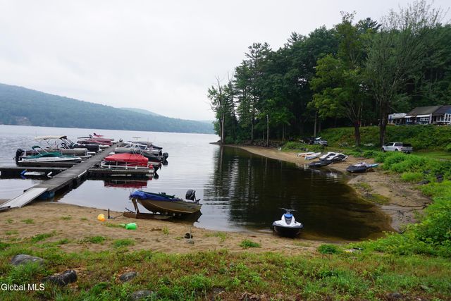 15 Upper Heights Road, Edinburg, NY 12835