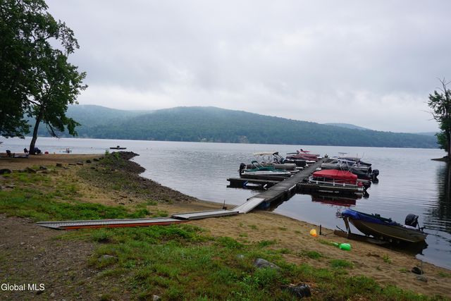 15 Upper Heights Road, Edinburg, NY 12835