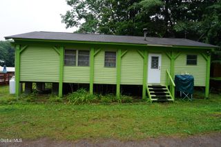 15 Upper Heights Road, Edinburg, NY 12835
