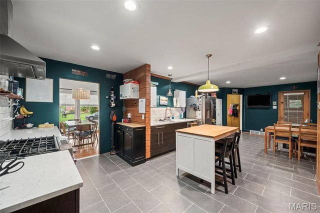 7204 Rockspring Drive, Affton, MO 63123