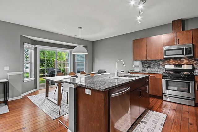 1011 Green Meadow Avenue, Vernon Hills, IL 60061