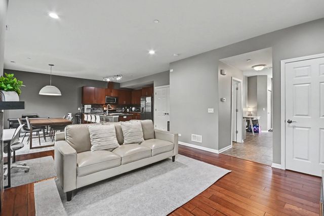 1011 Green Meadow Avenue, Vernon Hills, IL 60061