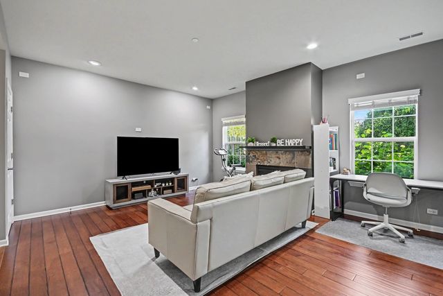 1011 Green Meadow Avenue, Vernon Hills, IL 60061