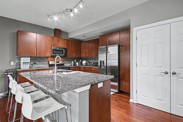 1011 Green Meadow Avenue, Vernon Hills, IL 60061