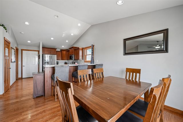 612 Deer Ridge Drive, Atkins, IA 52206